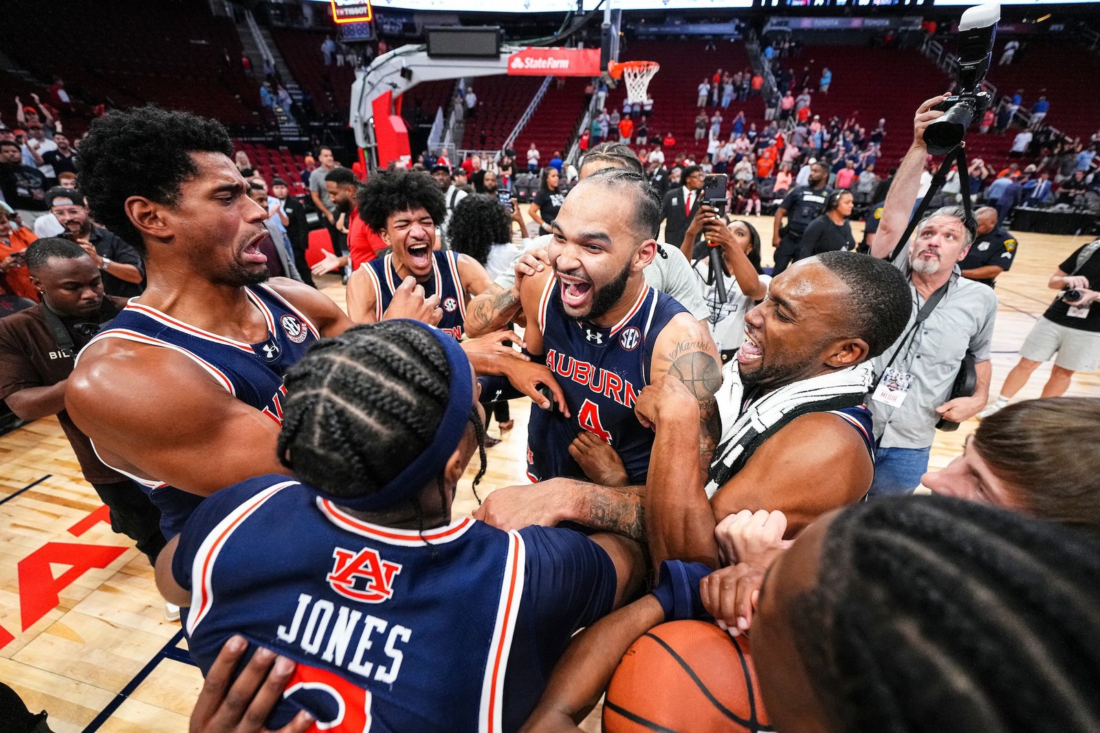 A preview of the 2025–2026 basketball season for Auburn, including an examination of the projected starting lineup, impact players, and rotation