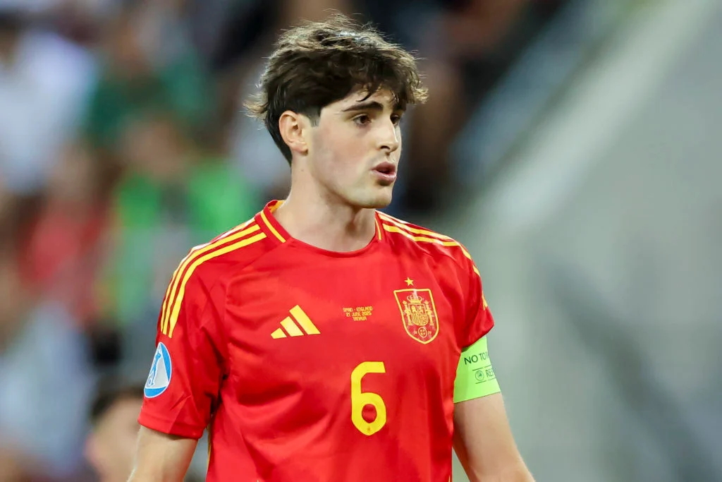 In order to acquire Valencia midfielder Javi Guerra, Manchester United is prepared to make a bid of up to €25 million
